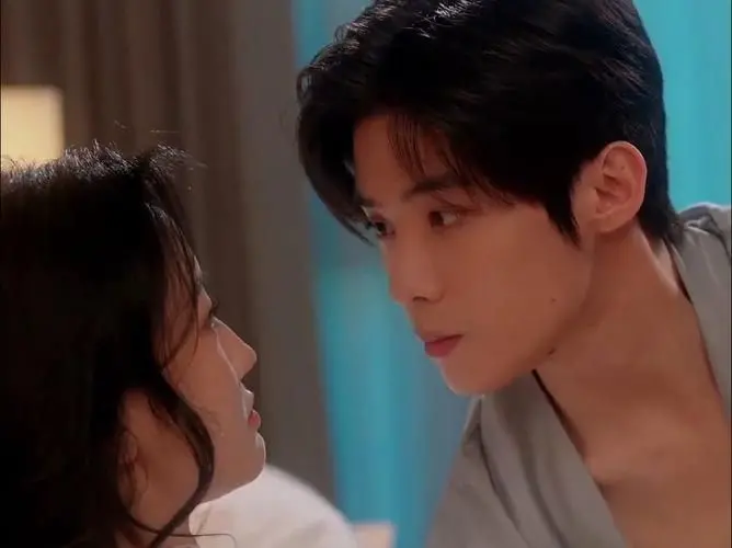 《替嫁傻女是大佬》：麻雀变凤凰的爽文逆袭，装傻卖乖，却藏着惊天秘密！